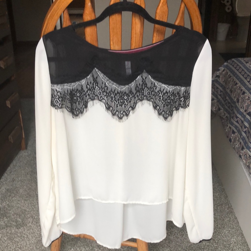 Xhilaration Cream & Black Chiffon & Lace Detailed Blouse Top